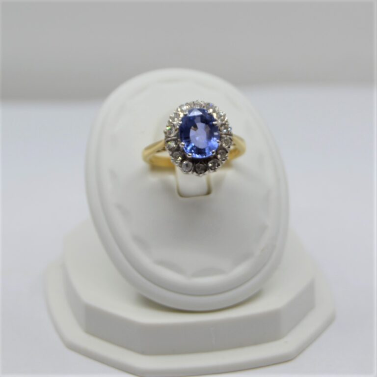 18k sapphire and diamond ring