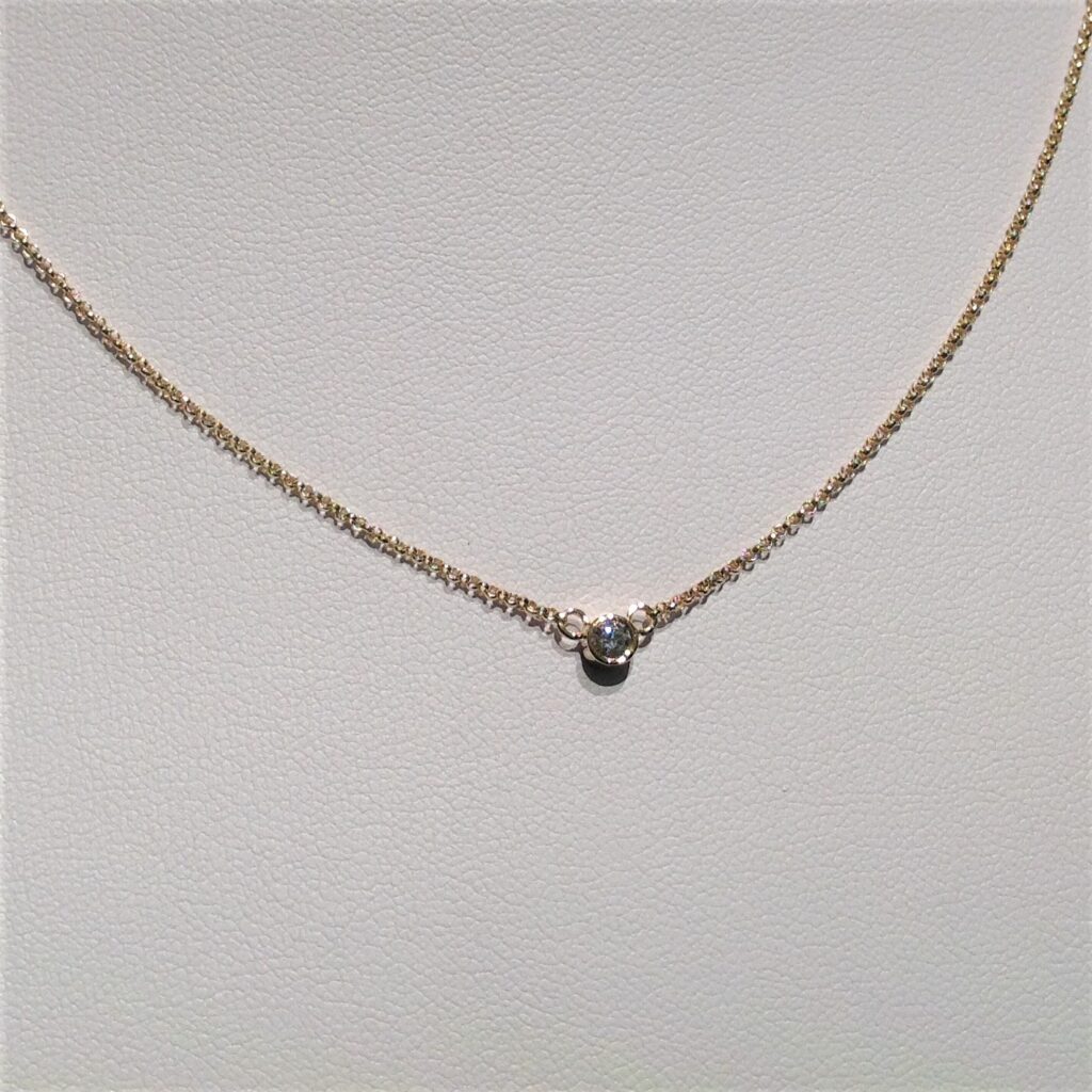 custom-single-diamond-necklace-min
