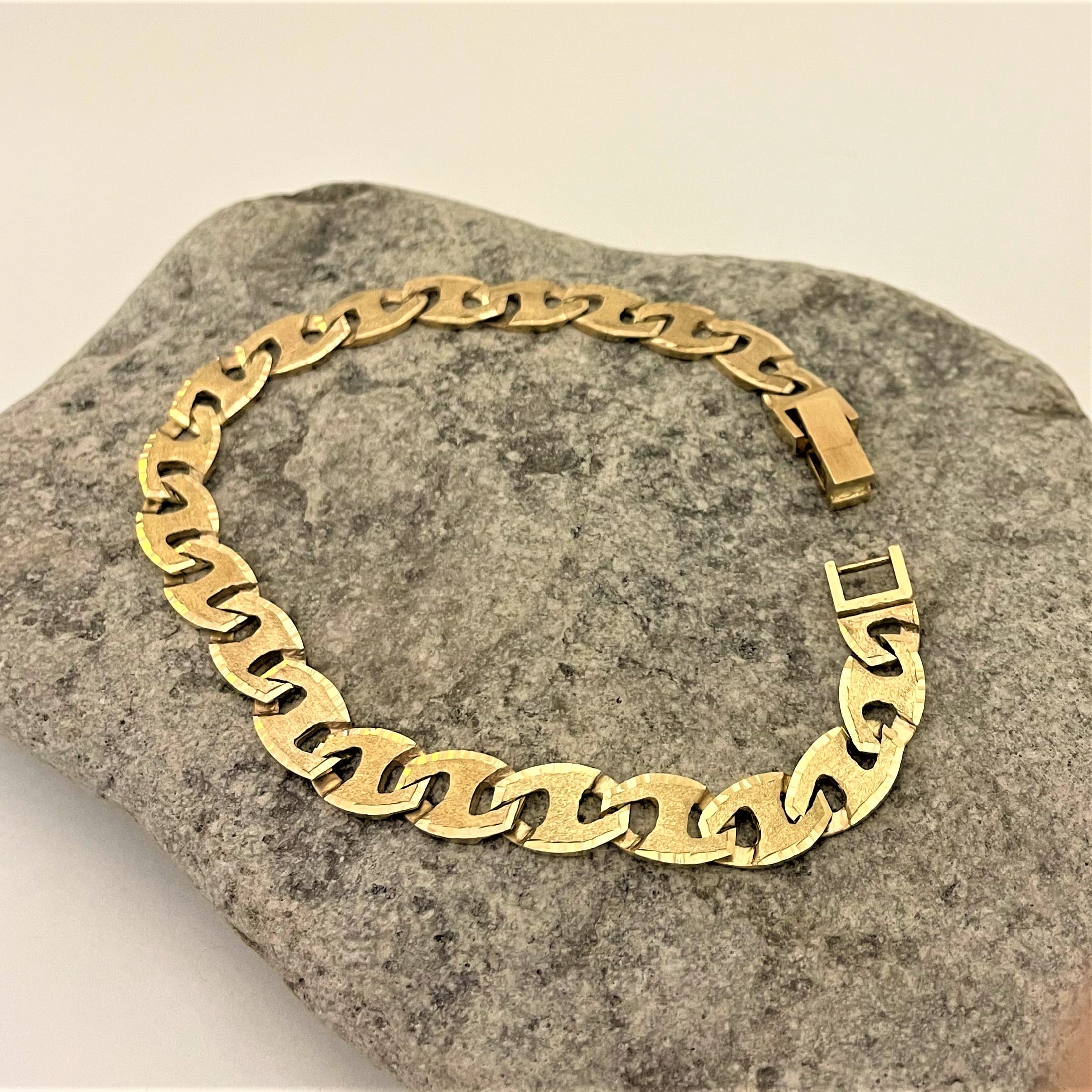 10 Karat Yellow Gold Figaro Bracelet at 1stDibs | 14 karat gold figaro  bracelet, 10k figaro bracelet